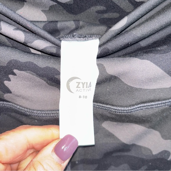 ZYIA size 8/10 medium Gray Camo Activewear Set NWT *the pants are NWOT* - Picture 7 of 8